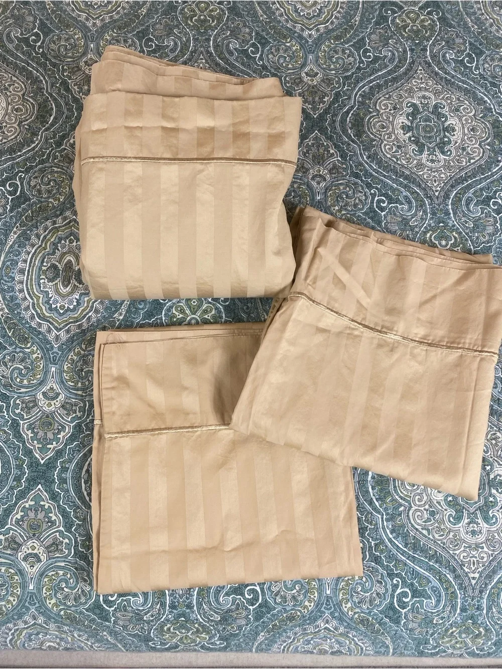 Wamsutta Champagne Stripe Sheet Set (3) Gold / King 1 flat sheet 2 K Pillowcases